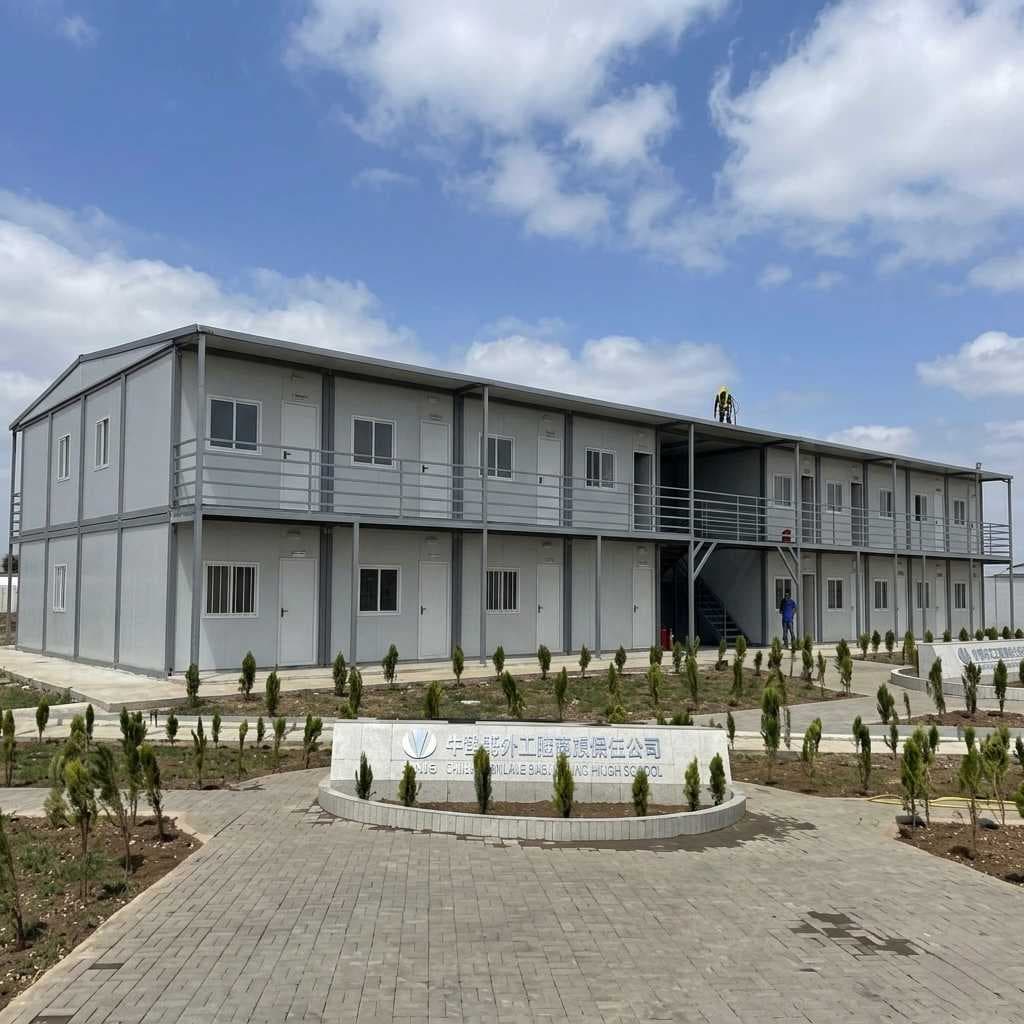 Base de vie modulaire installée sur un chantier au Maroc